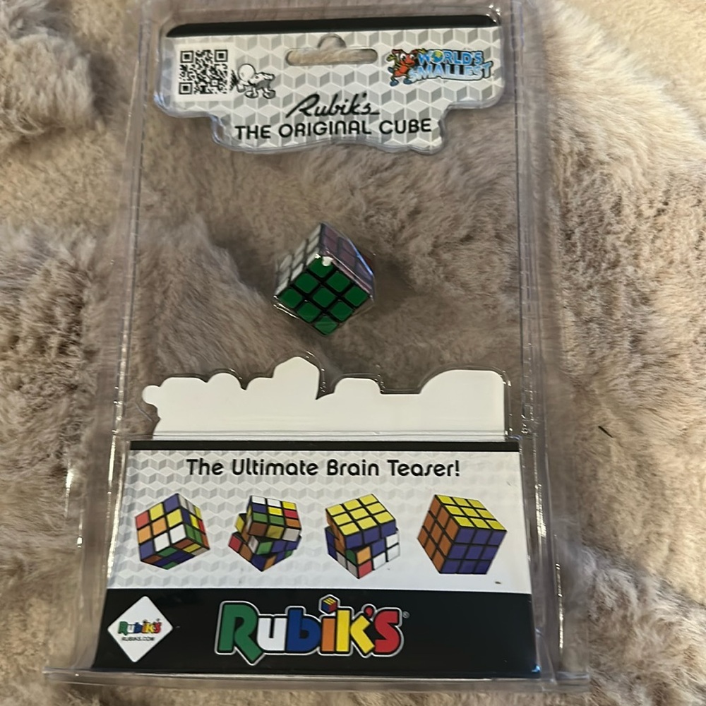 Rubik’s - the worlds smallest ultimate brain teaser! - Picture 2 of 2